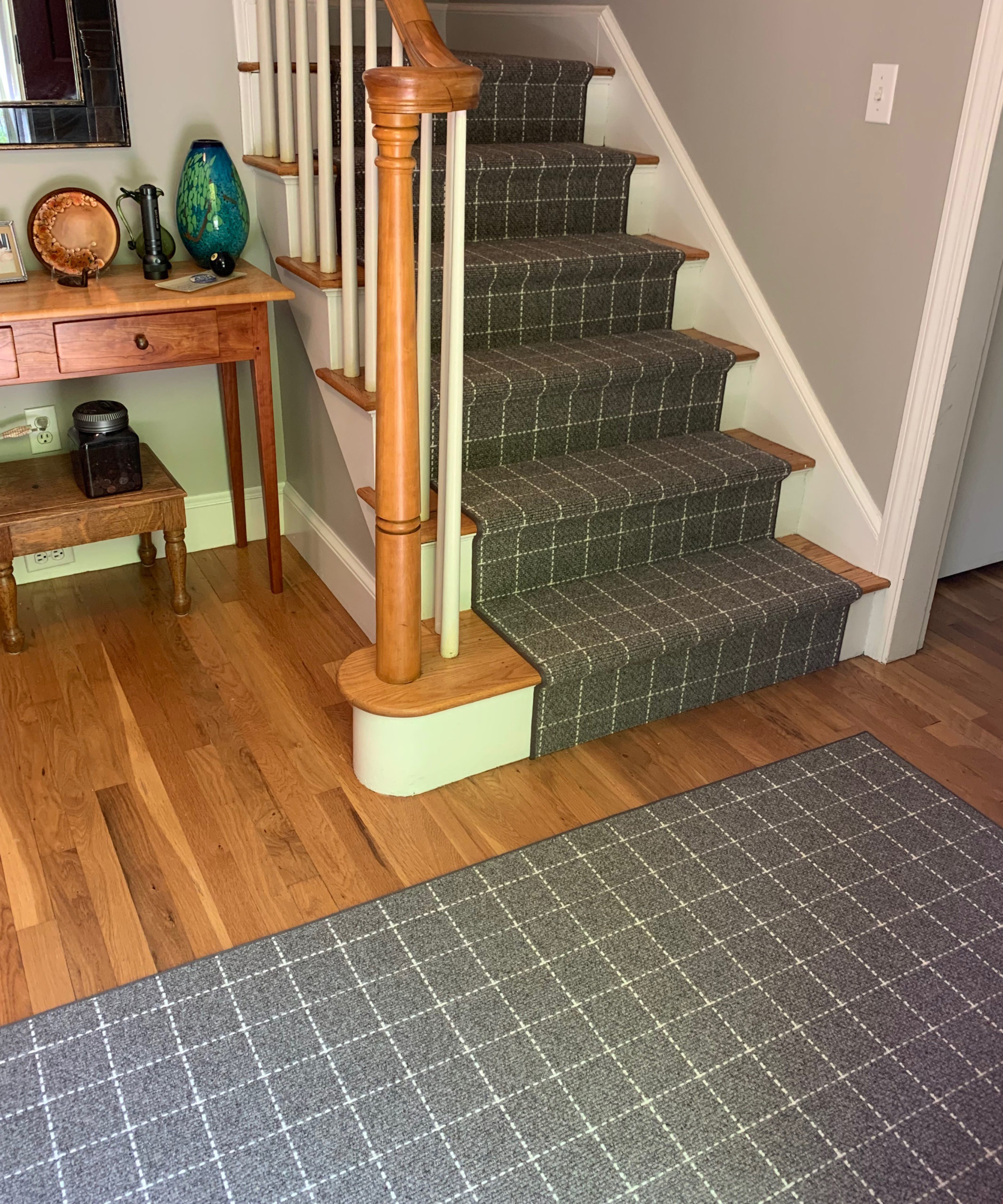 Stair-Runner-Gray-Stripe-Pattern